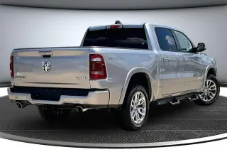 Ram 1500 2022 4x4 Laramie 4 puertas Cabina Crew 5.6 pies. Pickup SB