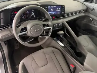 Hyundai ELANTRA 2023 SE 4 puertas Sedan