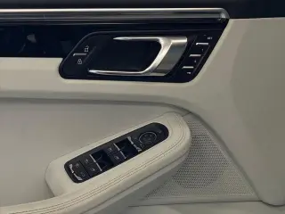 Porsche Macan 2023 AWD T 4 puertas SUV
