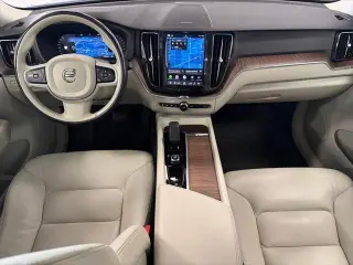 Volvo XC60 2022 AWD B5 Momentum 4 puertas SUV