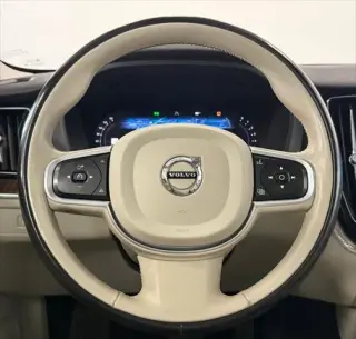 Volvo XC60 2022 AWD B5 Momentum 4 puertas SUV