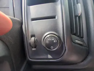 Chevrolet Silverado 2500HD 2017 4x4 Camioneta de Trabajo 4 puertas Cabina Crew SB