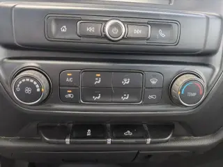 Chevrolet Silverado 3500HD 2017 4x4 Camioneta de Trabajo 4 puertas Cabina Crew SRW