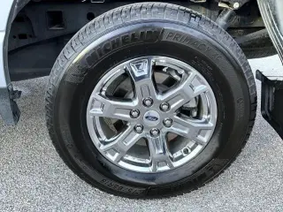 Ford F-150 2023 4x4 XLT 4 puertas SuperCrew 5.5 pies SB