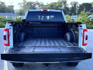 Ford F-150 2022 4x4 King Ranch 4 puertas SuperCrew 5.5 pies. SB