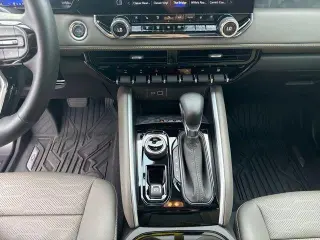 Chevrolet Colorado 2024 4x4 ZR2 4 puertas Cabina Crew 1.52 m (5 pies) caja corta