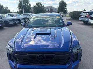 Toyota Tacoma 2024 4x4 TRD Sport 4 puertas Cabina Doble 5.0 ft SB 8A