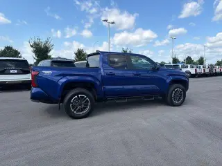 Toyota Tacoma 2024 4x4 TRD Sport 4 puertas Cabina Doble 5.0 ft SB 8A