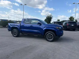Toyota Tacoma 2024 4x4 TRD Sport 4 puertas Cabina Doble 5.0 ft SB 8A