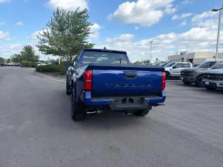 Toyota Tacoma 2024 4x4 TRD Sport 4 puertas Cabina Doble 5.0 ft SB 8A
