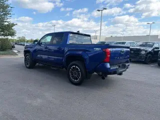 Toyota Tacoma 2024 4x4 TRD Sport 4 puertas Cabina Doble 5.0 ft SB 8A