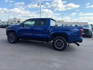 Toyota Tacoma 2024 4x4 TRD Sport 4 puertas Cabina Doble 5.0 ft SB 8A