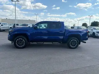 Toyota Tacoma 2024 4x4 TRD Sport 4 puertas Cabina Doble 5.0 ft SB 8A