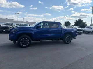Toyota Tacoma 2024 4x4 TRD Sport 4 puertas Cabina Doble 5.0 ft SB 8A