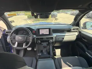 Toyota Tacoma 2024 4x4 TRD Sport 4 puertas Cabina Doble 5.0 ft SB 8A
