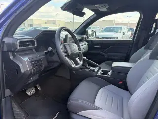 Toyota Tacoma 2024 4x4 TRD Sport 4 puertas Cabina Doble 5.0 ft SB 8A