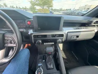 Toyota Tacoma 2024 4x4 TRD Sport 4 puertas Cabina Doble 5.0 ft SB 8A