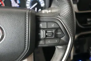 Toyota Tundra 2025 4x4 SR5 4 puertas CrewMax Cab Pickup SB
