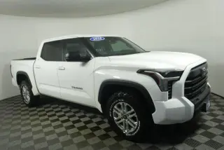 Toyota Tundra 2025 4x4 SR5 4 puertas CrewMax Cab Pickup SB
