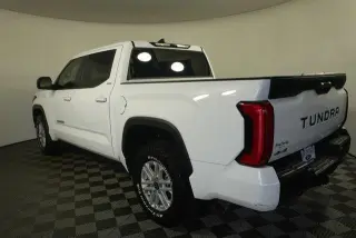 Toyota Tundra 2025 4x4 SR5 4 puertas CrewMax Cab Pickup SB