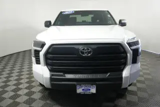 Toyota Tundra 2025 4x4 SR5 4 puertas CrewMax Cab Pickup SB