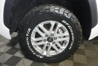 Toyota Tundra 2025 4x4 SR5 4 puertas CrewMax Cab Pickup SB