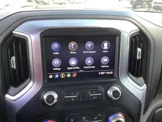 GMC Sierra 1500 2020 4x4 SLT Cabina Crew 4 puertas 5.8 pies. Caja corta