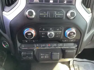 GMC Sierra 1500 2020 4x4 SLT Cabina Crew 4 puertas 5.8 pies. Caja corta