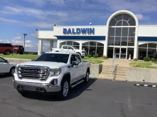 GMC Sierra 1500 2020 4x4 SLT Cabina Crew 4 puertas 5.8 pies. Caja corta