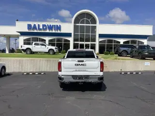 GMC Sierra 1500 2020 4x4 SLT Cabina Crew 4 puertas 5.8 pies. Caja corta