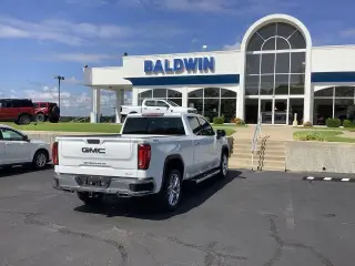 GMC Sierra 1500 2020 4x4 SLT Cabina Crew 4 puertas 5.8 pies. Caja corta