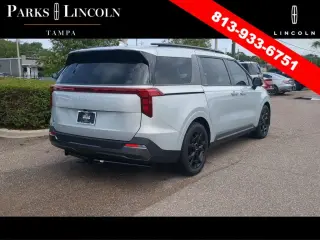 Kia Carnival 2025 SX 4 puertas Minivan