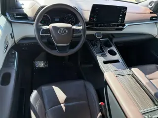 Toyota Sienna 2021 Platinum 7 pasajeros 4 puertas Minivan