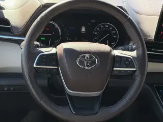 Toyota Sienna 2021 Platinum 7 pasajeros 4 puertas Minivan