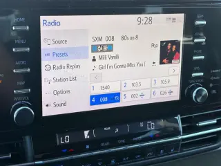 Toyota Sienna 2021 Platinum 7 pasajeros 4 puertas Minivan