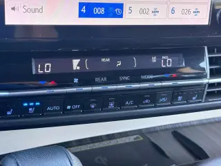 Toyota Sienna 2021 Platinum 7 pasajeros 4 puertas Minivan