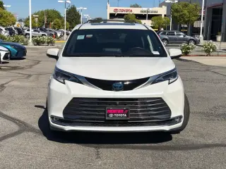 Toyota Sienna 2021 Platinum 7 pasajeros 4 puertas Minivan