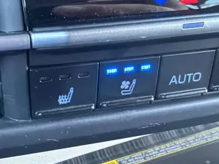 Toyota Sienna 2021 Platinum 7 pasajeros 4 puertas Minivan