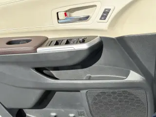 Toyota Sienna 2021 Platinum 7 pasajeros 4 puertas Minivan