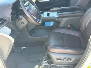 Toyota Sienna 2021 Platinum 7 pasajeros 4 puertas Minivan