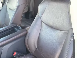 Toyota Sienna 2021 Platinum 7 pasajeros 4 puertas Minivan