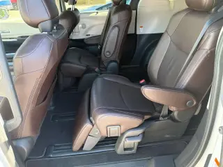 Toyota Sienna 2021 Platinum 7 pasajeros 4 puertas Minivan