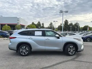 Toyota Highlander Híbrido 2023 AWD XLE 4 puertas SUV
