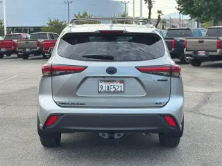 Toyota Highlander Híbrido 2023 AWD XLE 4 puertas SUV