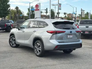 Toyota Highlander Híbrido 2023 AWD XLE 4 puertas SUV