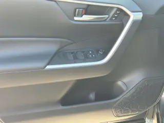 Toyota RAV4 Híbrido 2025 AWD XLE Premium 4 puertas SUV