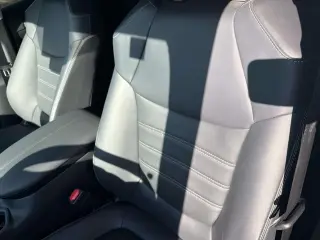 Toyota RAV4 Híbrido 2025 AWD XLE Premium 4 puertas SUV