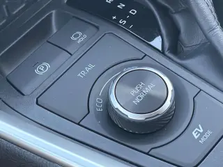Toyota RAV4 Híbrido 2025 AWD XLE Premium 4 puertas SUV