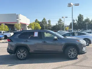 Toyota RAV4 Híbrido 2025 AWD XLE Premium 4 puertas SUV