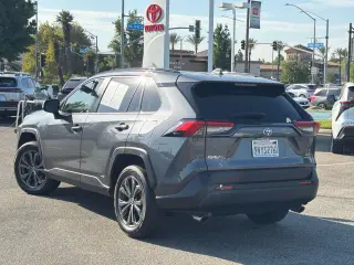 Toyota RAV4 Híbrido 2025 AWD XLE Premium 4 puertas SUV
